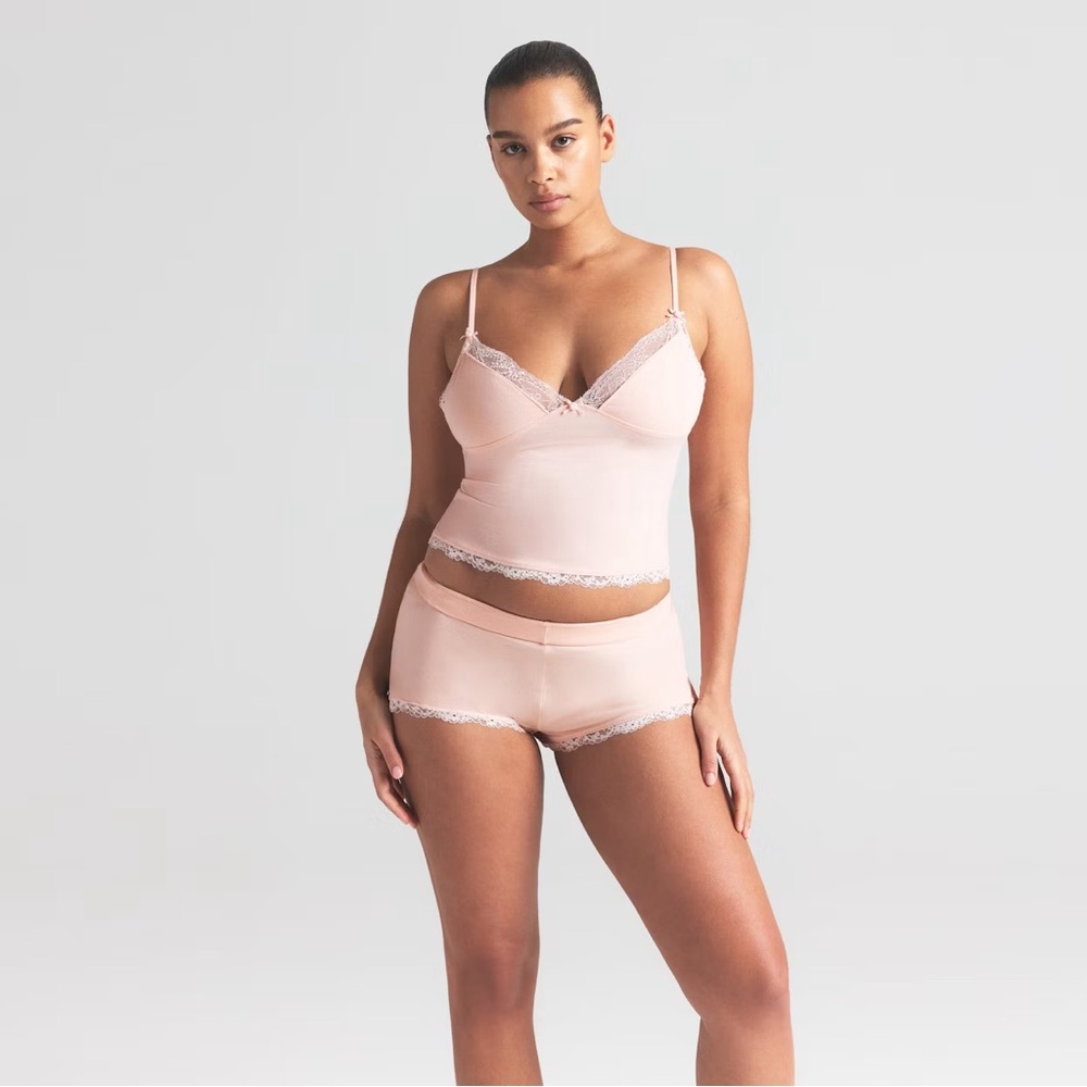 SKIMS LACE CAMI AND SHORT SET - Picture 3 of 5